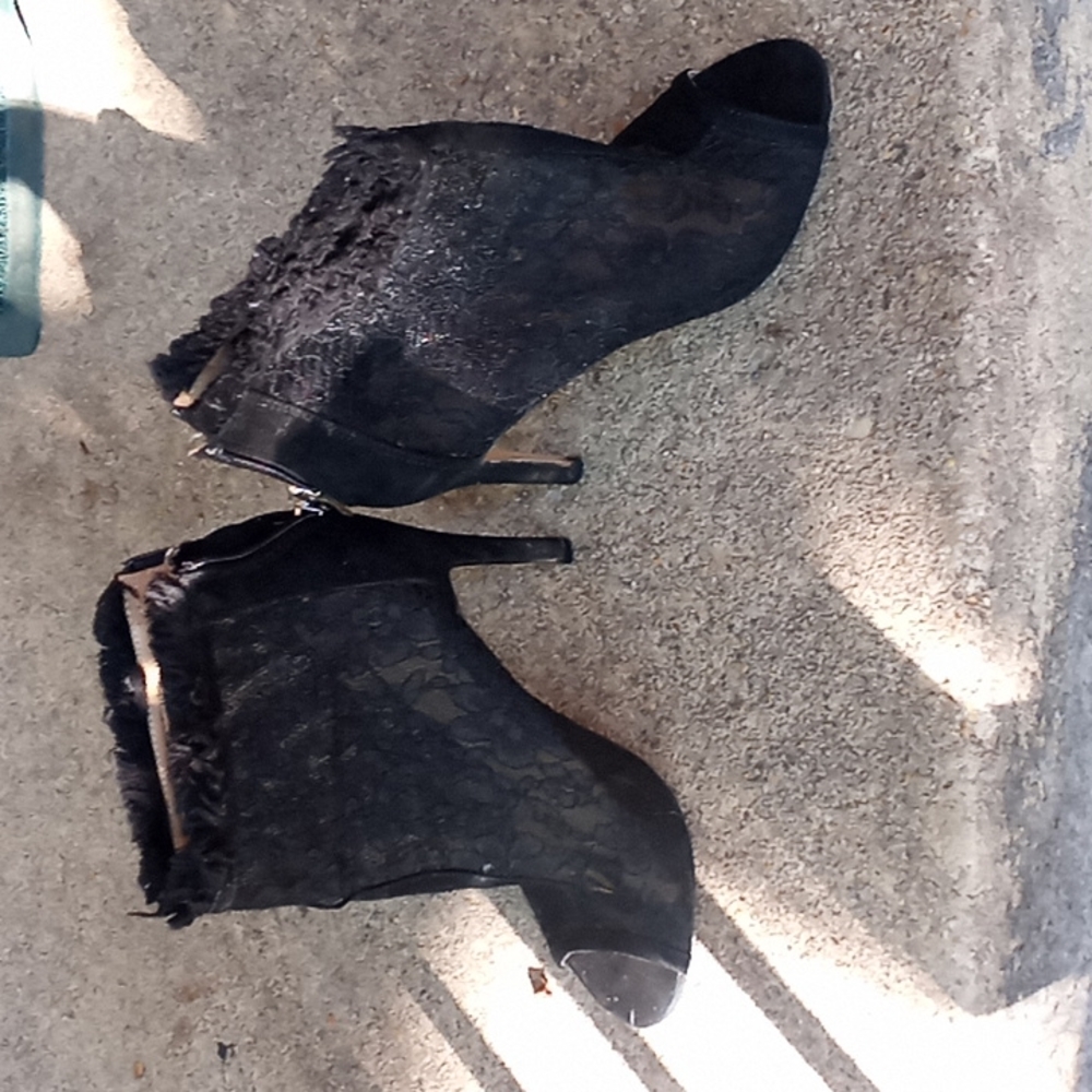 Lace bootie